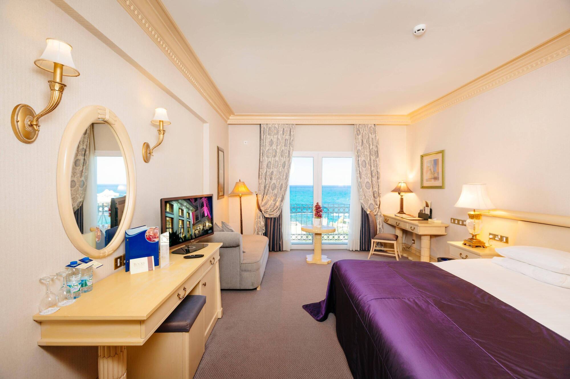 Rocks Hotel & Casino Кирения Экстерьер фото